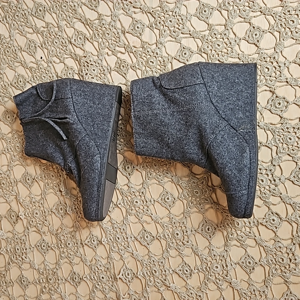 Toms Gray Felt Textile Wool Wedge Booties - Picture 5 of 7